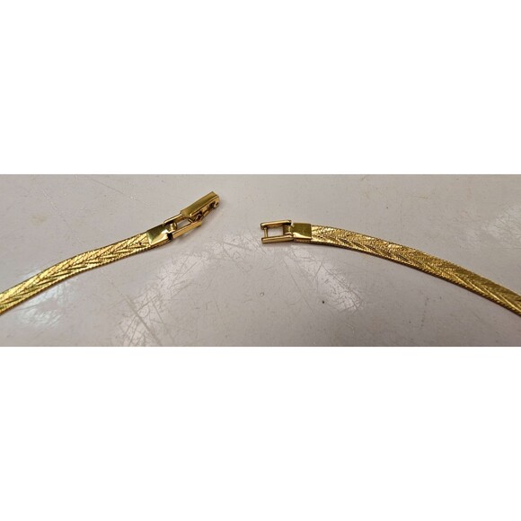 Napier Flat Leaf Pattern Gold Tone Chain Foldover Clasp 18"L - Picture 2 of 6